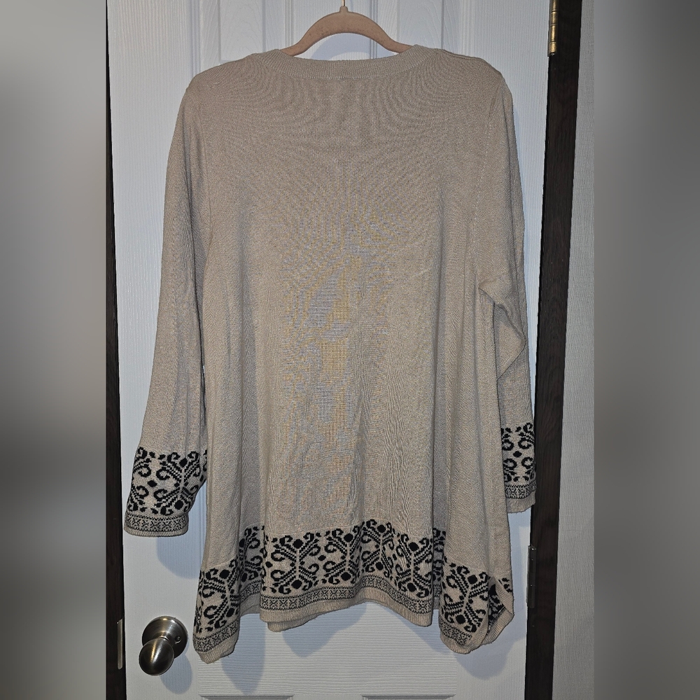 Elegant Beige and Black Tunic Top - Picture 4 of 5